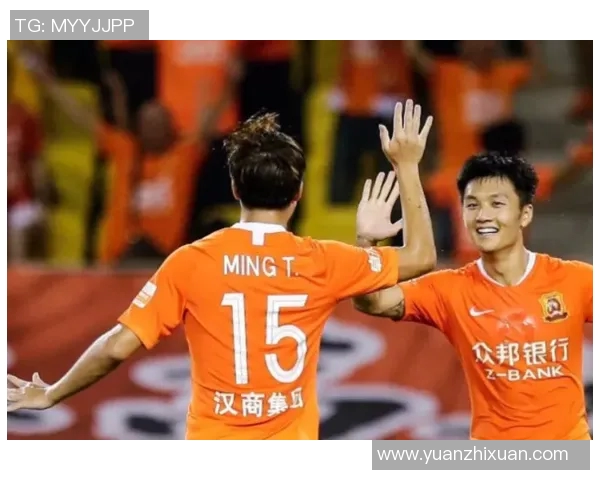 足球明星的女儿展现青春魅力成为时尚新宠引领潮流风向标